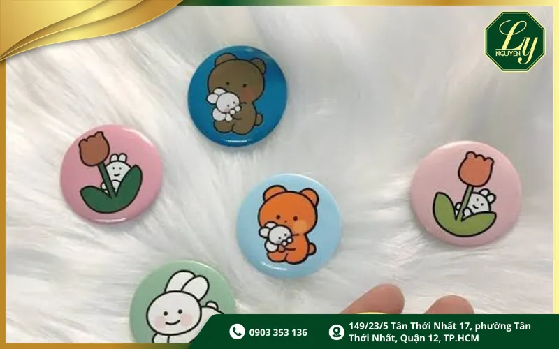 Huy hiệu cài áo mạ vàng in logo nhận diện thương hiệu cho hội nghị triển lãm